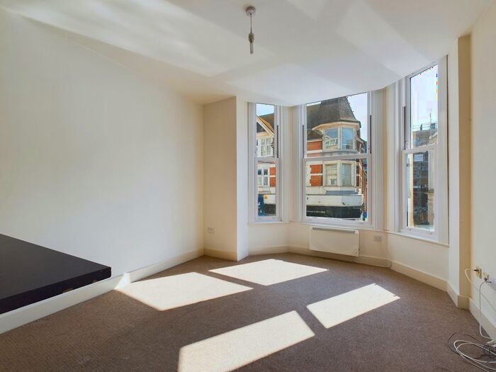 2 Bedroom Flat To Rent In Chapel Road, Worthing, BN11
