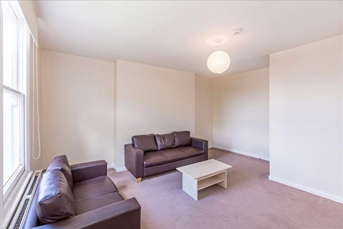 2 Bedroom Flat To Rent In Horn Lane, Acton, W3