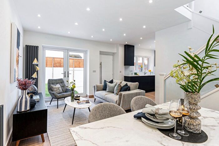 2 Bedroom Semi Detached House For Sale In Vale Road, Portslade, Brighton, East Sussex, BN41