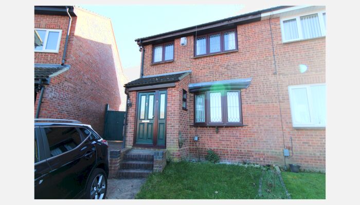 3 Bedroom Semi-Detached House To Rent In Leygreen Close Luton, LU2