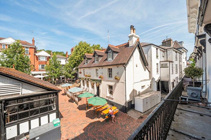 1 Bedroom Flat For Sale In The Pantiles, Tunbridge Wells, TN2