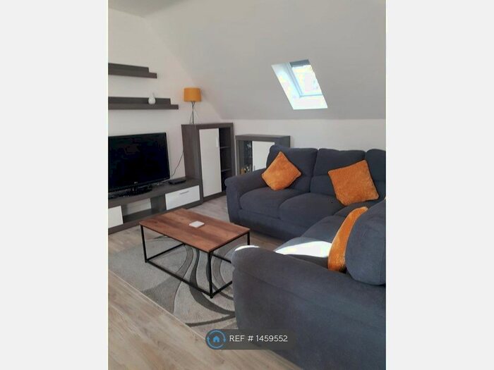 1 Bedroom Flat To Rent In Knowl Park Gardens, Mirfield, WF14