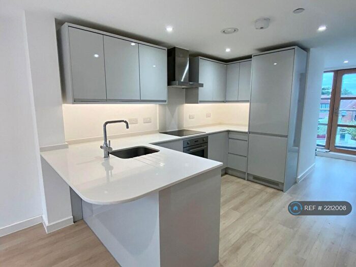 2 Bedroom Flat To Rent In Chesham Road, Amersham, HP6