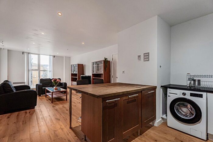 2 Bedroom Flat For Sale In Palmers Road, London, E2