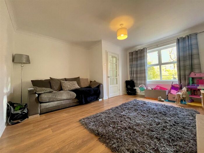 3 Bedroom Property To Rent In Copperclay Walk, Easingwold, York, YO61