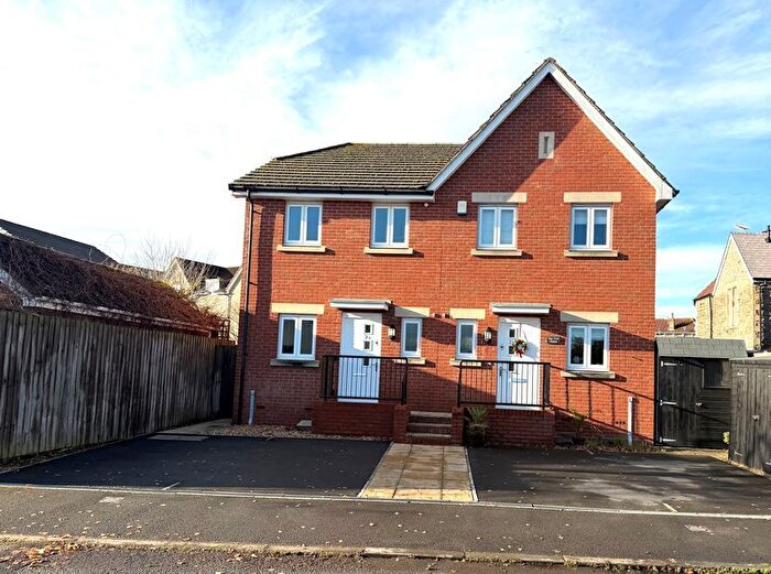 3 Bedroom Semi Detached House To Rent In Fearnville Estate, Clevedon, BS21