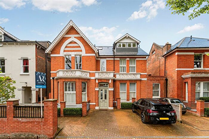 1 Bedroom Flat For Sale In Heathfield Road, Mill Hill Conservation Area, Acton, W3