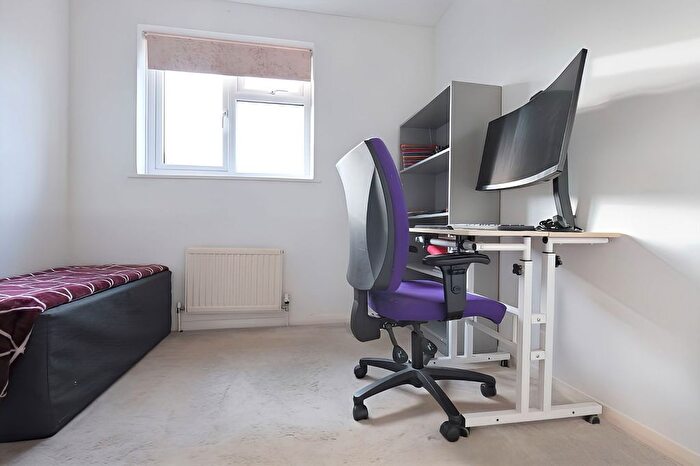 3 Bedroom Detached House For Sale In Burwell Meadow, Witney, OX28