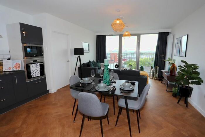 2 Bedroom Flat To Rent In Broadside, Oldham Road, M4