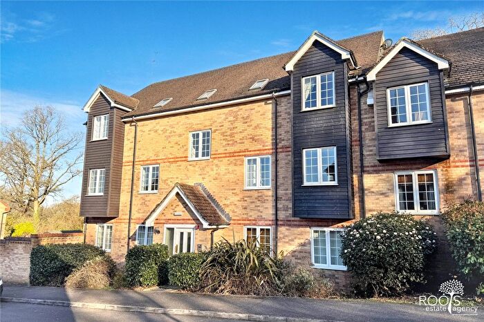 2 Bedroom Flat For Sale In Lamtarra Way, Newbury, Berkshire, RG14