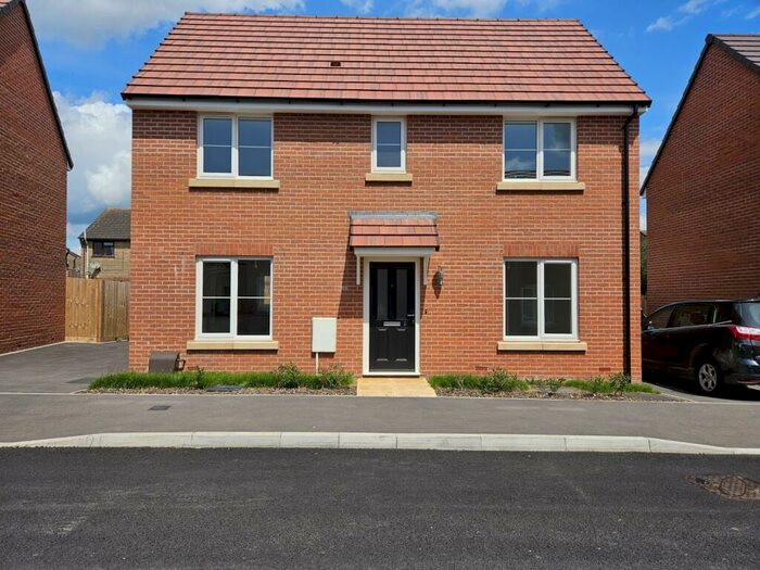 3 Bedroom Detached House To Rent In Lakeside Drive, Gillingham, Dorset, SP8