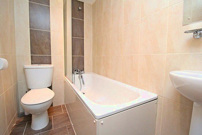 2 Bedroom Flat To Rent In Stow Hill, Newport, Gwent, NP20