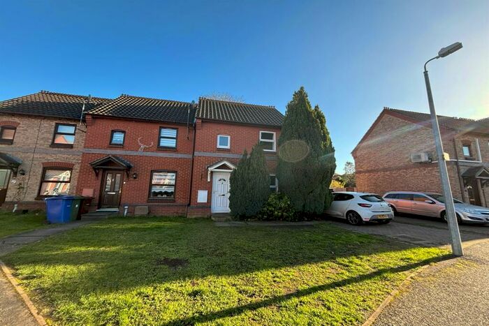 2 Bedroom Semi-Detached House To Rent In Bruces Wharf Rd, RM17