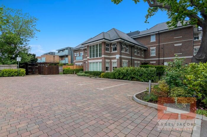 2 Bedroom Flat To Rent In Common Road, Stanmore, HA7