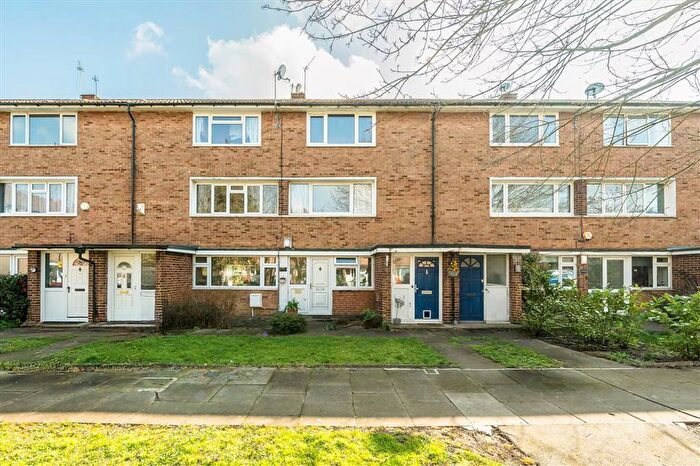 2 Bedroom Flat To Rent In Lyme Farm Road, London, SE12