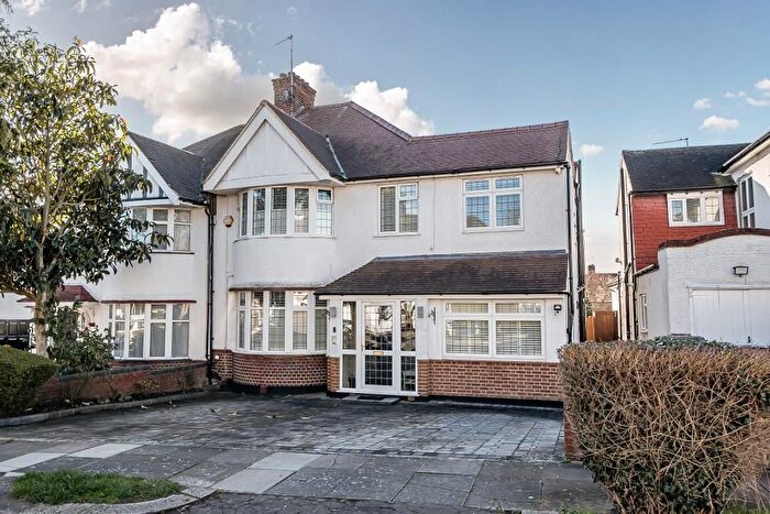 4 Bedroom Semi Detached House For Sale In Langside Crescent, Southgate, N14