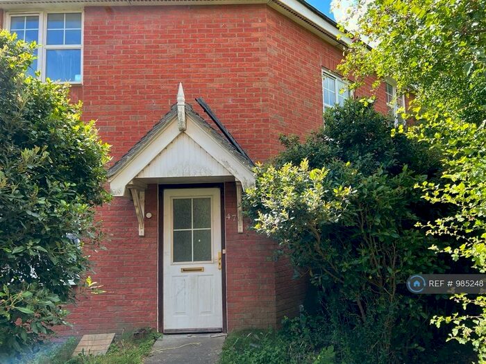 3 Bedroom Semi-Detached House To Rent In Lavender Close, Corby, NN18