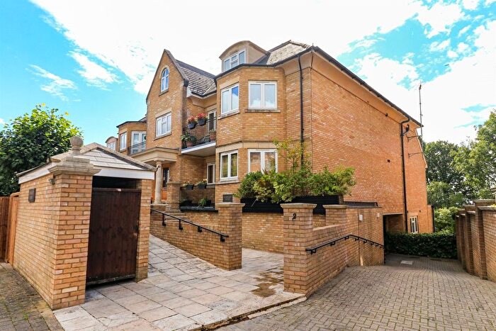 2 Bedroom Flat To Rent In Crescent Road, Enfield, EN2