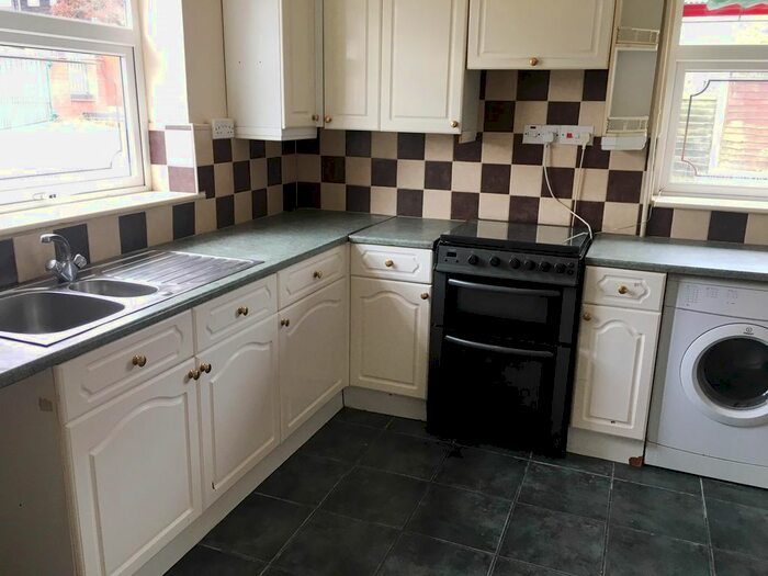 3 Bedroom Semi-Detached House To Rent In Coppice Avenue, Stourbridge, DY9