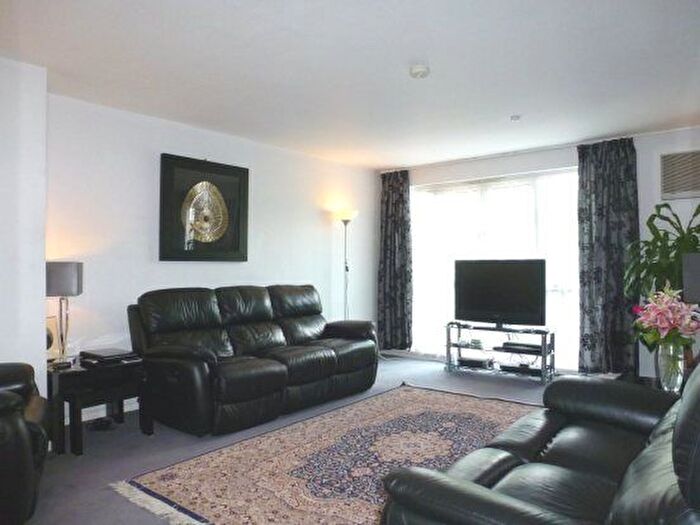 4 Bedroom Town House To Rent In Leyburn Gardens, Croydon, CR0