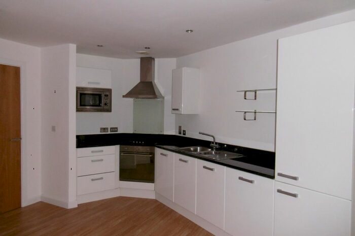 2 Bedroom Flat To Rent In Greenslade House, Beeston, NG9