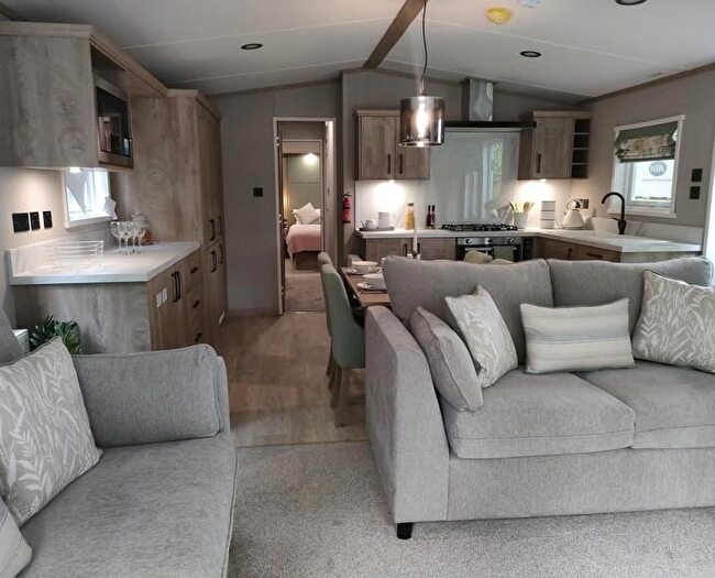 2 Bedroom Mobile/park Home For Sale In St. Marys Road, Birnam, Dunkeld, PH8