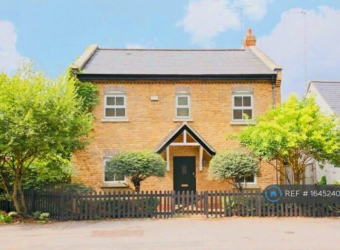 4 Bedroom Detached House To Rent In Cockfosters Road, London, EN4