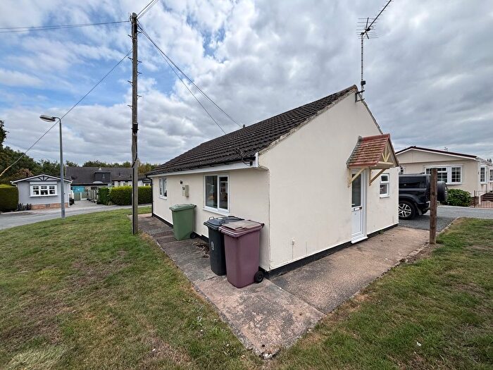 Bungalow To Rent In Millfield Park, Chesterfield, S42