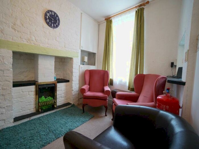 4 Bedroom House To Rent In Caellepa, Bangor, Gwynedd, LL57