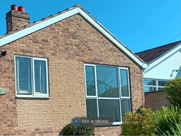 2 Bedroom Bungalow To Rent In Castle View, Wakefield, WF2