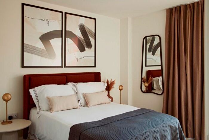 2 Bedroom Flat To Rent In Dumballs Road, Cardiff, CF10