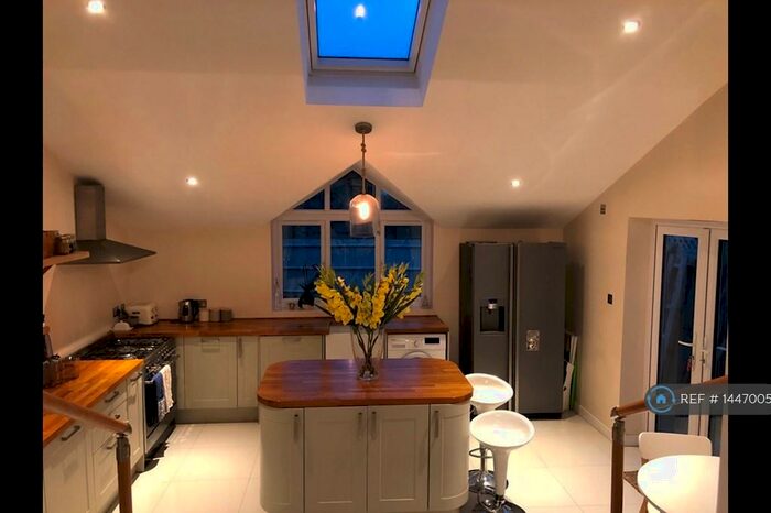 2 Bedroom Semi-Detached House To Rent In Kings Road, Haywards Heath, RH16