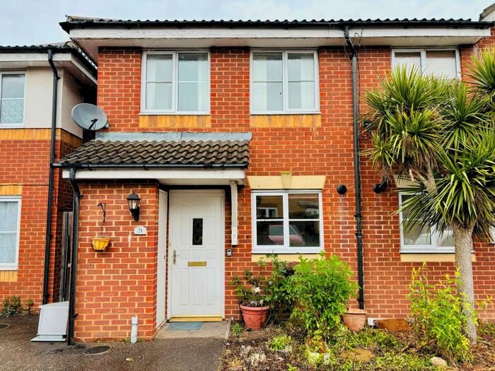 2 Bedroom End Of Terrace House To Rent In Windsor Court, Gillingham, ME7