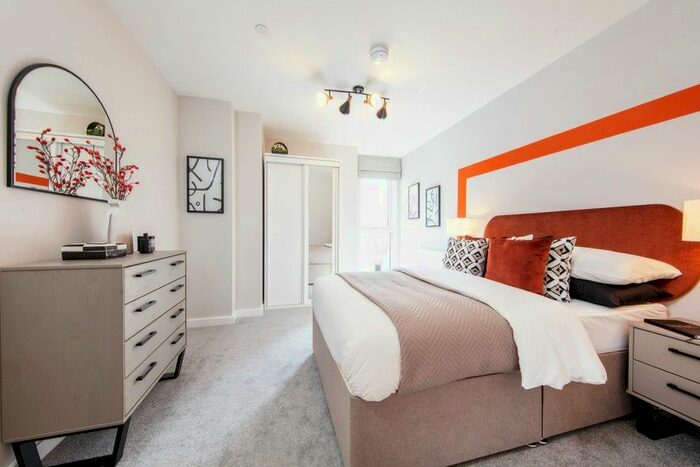 2 Bedroom Flat For Sale In Chailey Place, Hayes, UB3