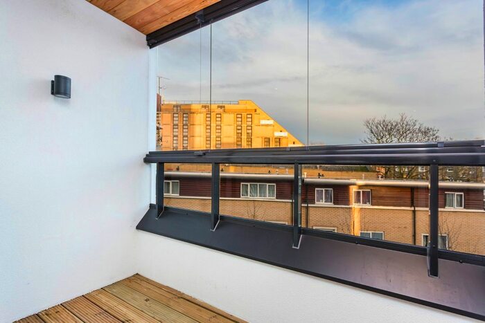 1 Bedroom Flat For Sale In Holland Park Avenue, London, W11