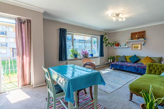 2 Bedroom Apartment For Sale In Sunderland Close, Rochester, ME1