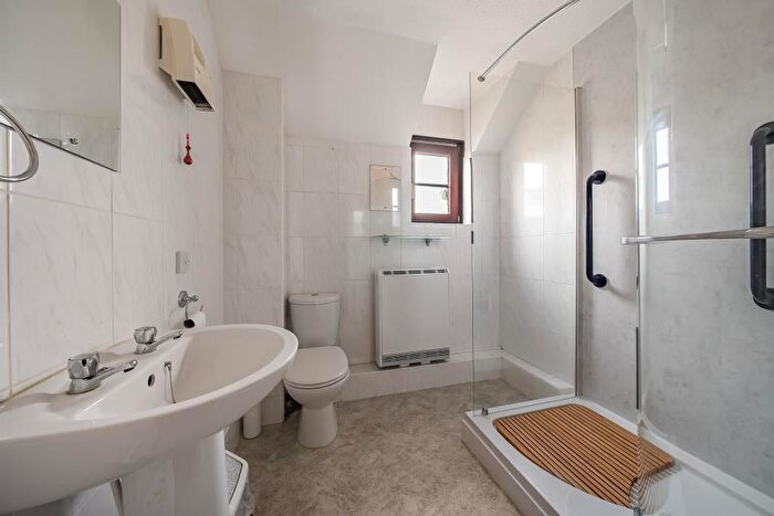2 Bedroom Flat For Sale In Chesham, Buckingahamshire, HP5