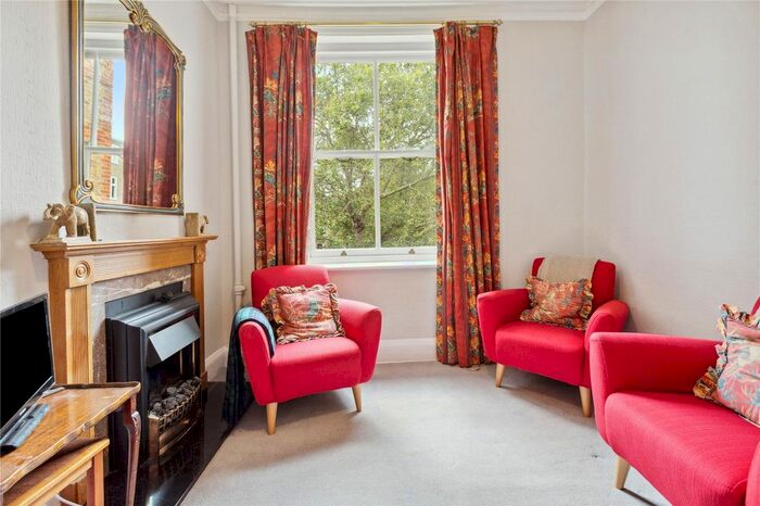 2 Bedroom Flat To Rent In Rossetti Garden Mansions, Flood Street, London, SW3