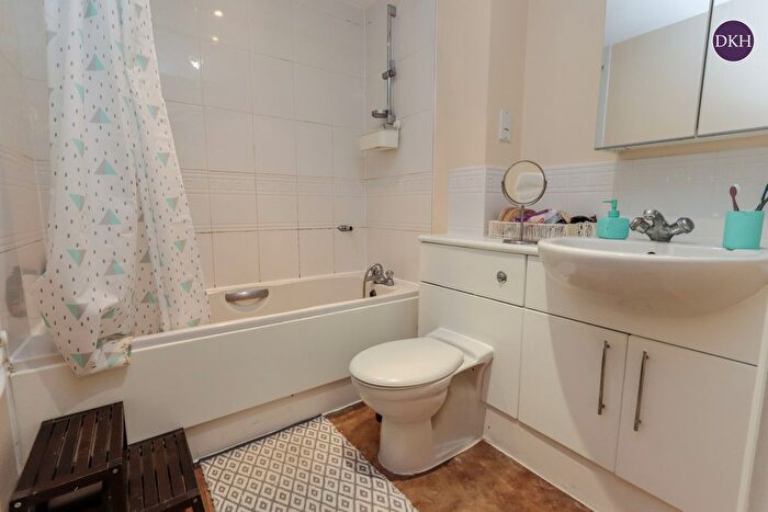1 Bedroom Flat For Sale In Loates Lane, Watford, WD17