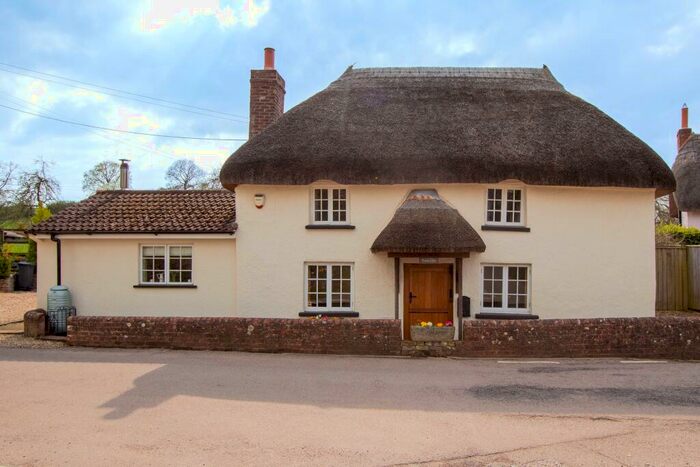 2 Bedroom Detached House For Sale In Broadclyst Road, Whimple, EX5