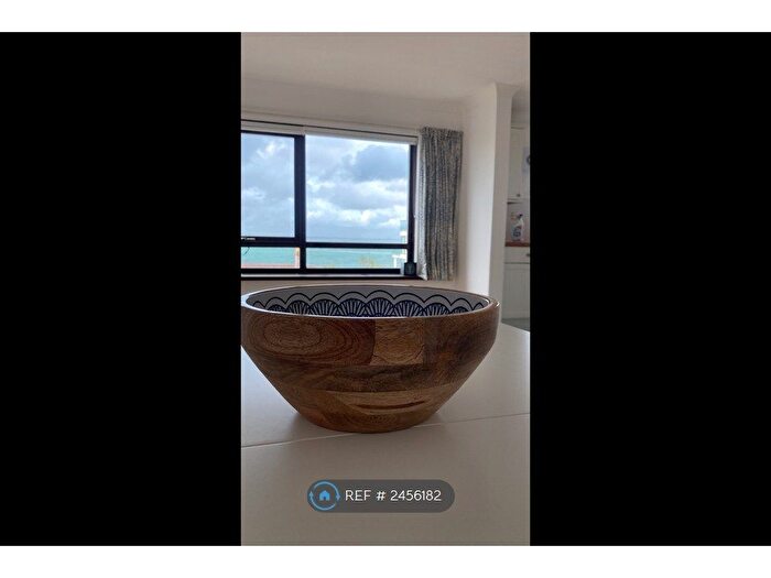 2 Bedroom Flat To Rent In Sharon Court, Cowes, PO31