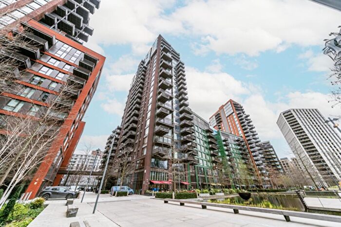 2 Bedroom Flat To Rent In Viaduct Gardens London, SW11