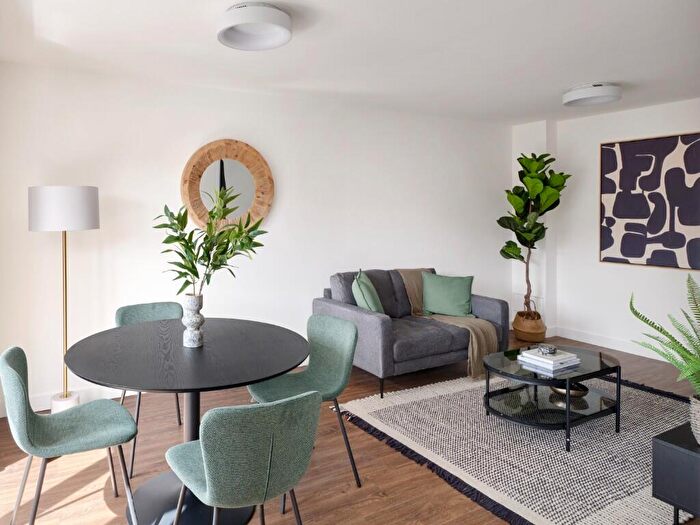 2 Bedroom Flat To Rent In Kendon House, Stratford, E15