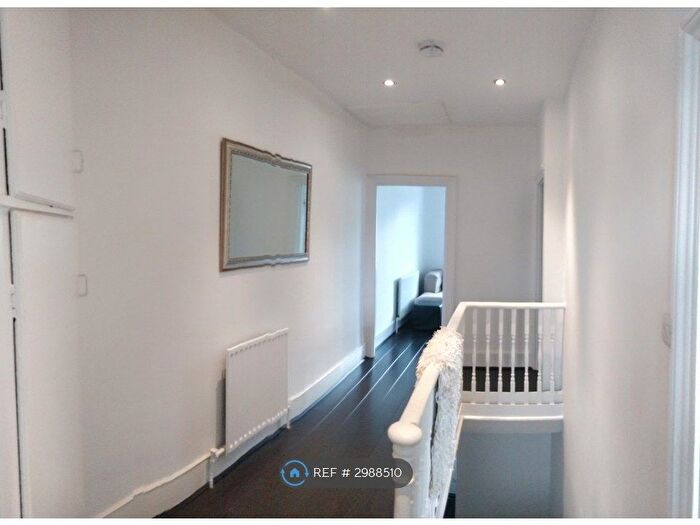 2 Bedroom Flat To Rent In Park Grove Road, London, E11