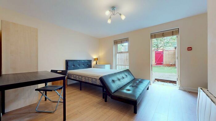 Studio To Rent In Wolfe Crescent, SE16