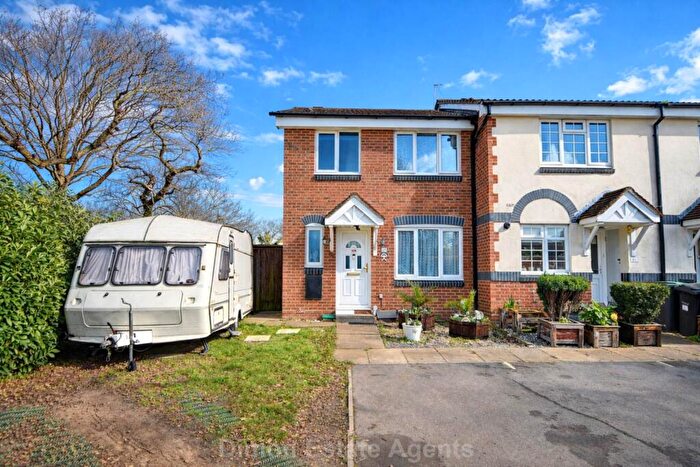 3 Bedroom End Of Terrace House For Sale In Redhouse Park Gardens, Gosport, PO12