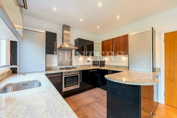 2 Bedroom Flat To Rent In Savernake Road, London, NW3