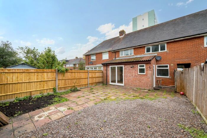 3 Bedroom Terraced House For Sale In Redbridge Hill, Millbrook, Southampton, SO16