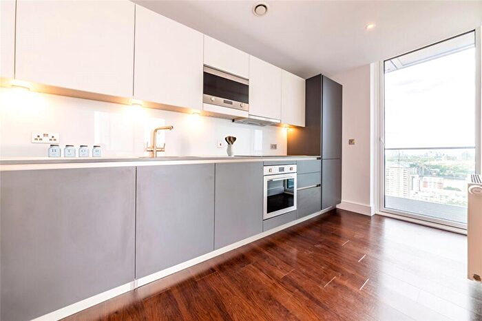 2 Bedroom Apartment For Sale In Maine Tower, Harbour Way, London, E14