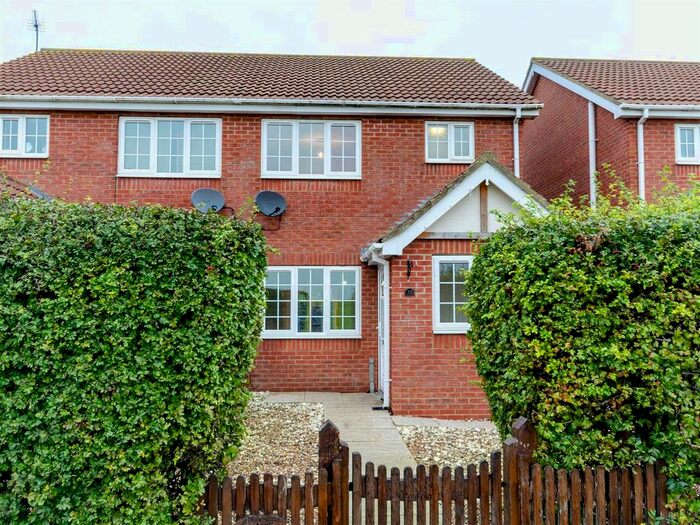 3 Bedroom Semi-Detached House To Rent In Meadow View, Patrington, Hull, HU12
